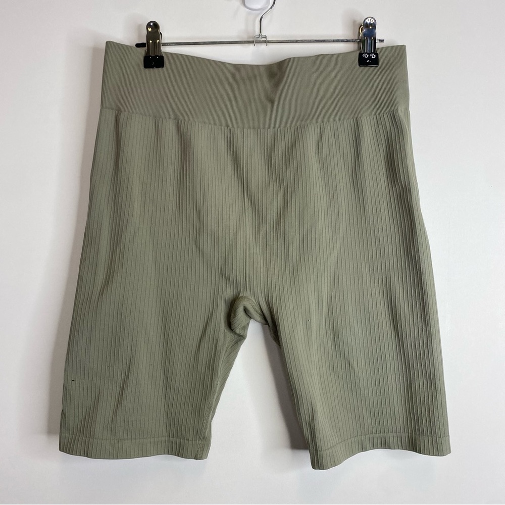 H&M Medium Green Ribbed Athletic Biker Workout Shorts